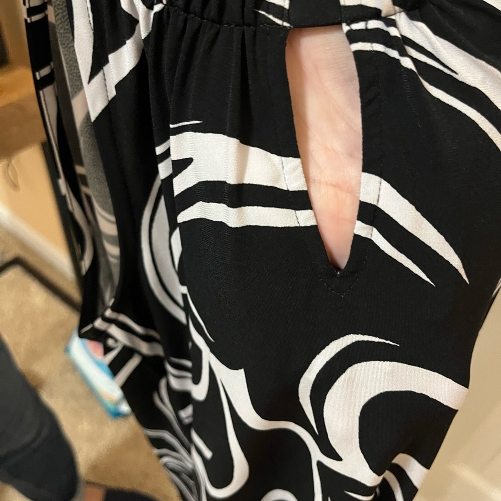 WHBM short party dress flattering - Picture 4 of 6